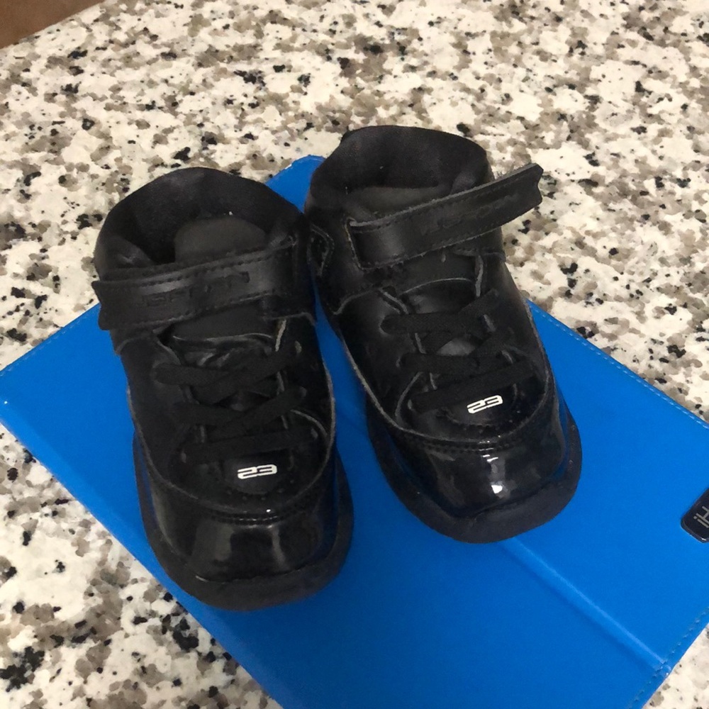 Air Jordan 23 black toddler size 6